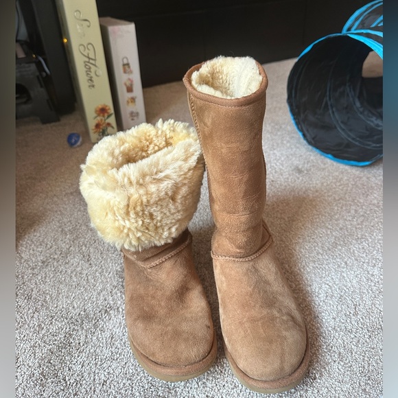 Big kids uggs! - Picture 1 of 8
